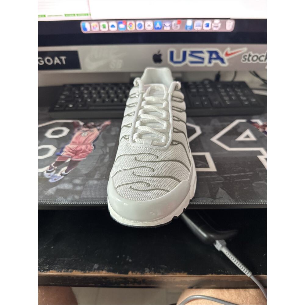 New Women's Size 8.5 Nike Air Max Plus Special Edition White Chrome HJ9743-100 - Picture 3 of 7